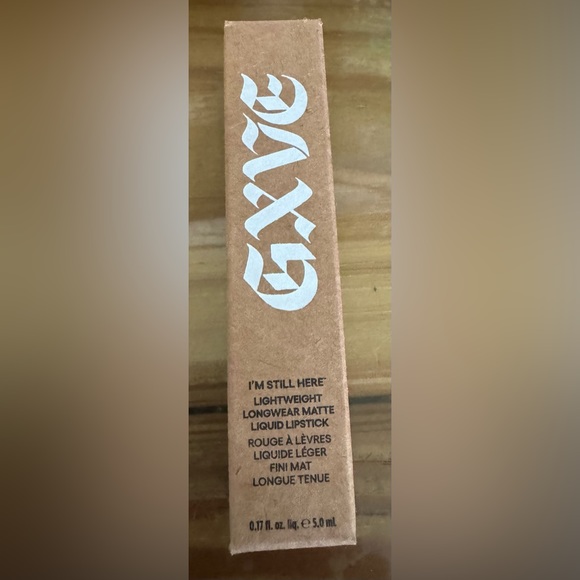 I'M STILL HERE
HIGH-PERFORMANCE MATTE LIQUID LIPSTICK CAMO COOL BEIGE - Picture 3 of 4